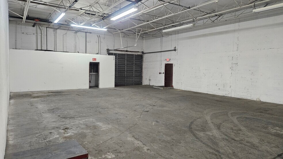 More Photos Of 1080-1090 E 14th St, Hialeah Warehouse For Lease