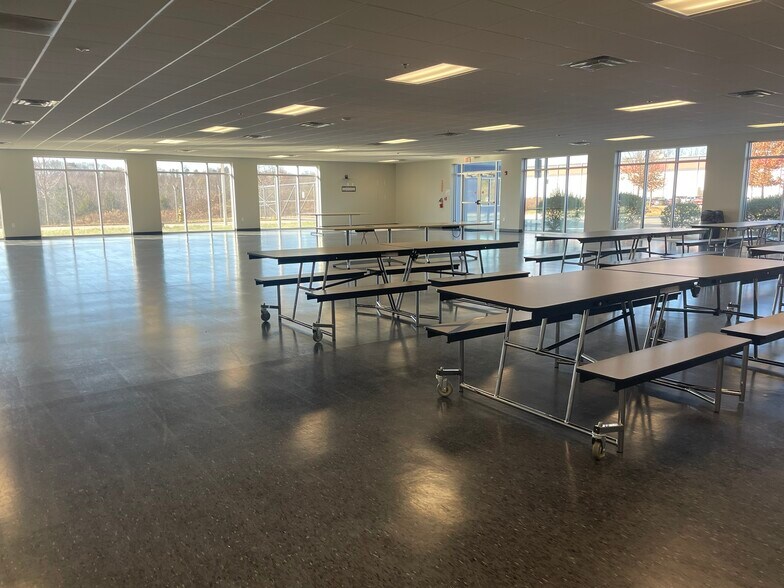 More Photos Of 208 Manufacturers Blvd, Mooresville Warehouse For Lease