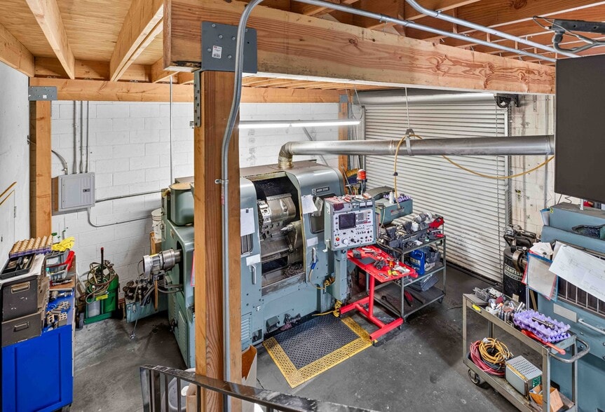 More Photos Of 618 Thompson Ave, Glendale Warehouse For Sale