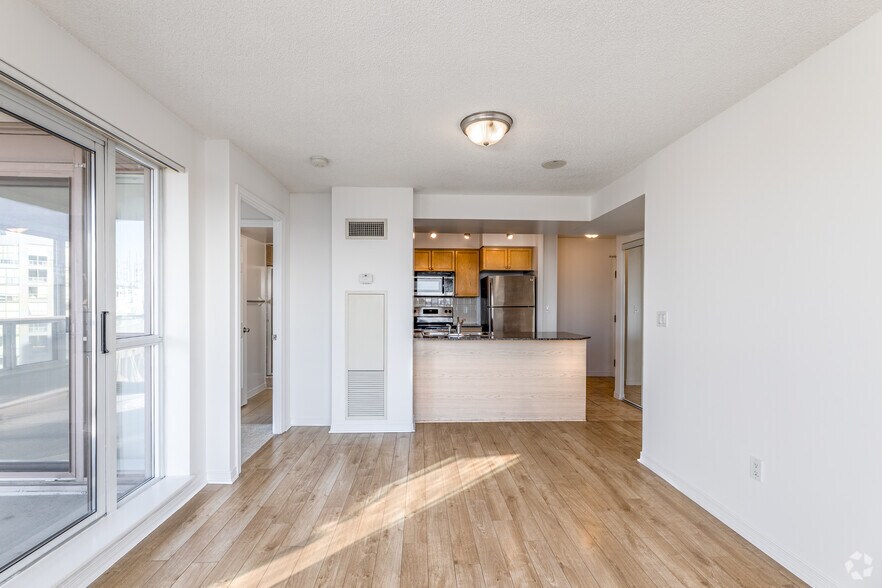 More Photos Of 925 Bay St, Toronto Apartments For Lease