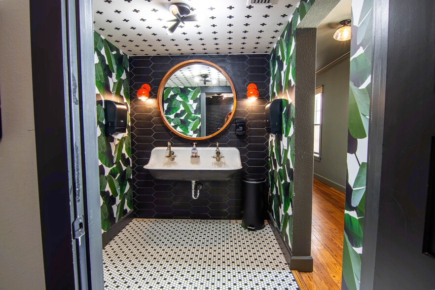 More Photos Of 689 Central Ave, Saint Petersburg Coworking Space