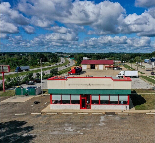 More Photos Of 5000 Park Ave W, Seville Restaurant For Sale