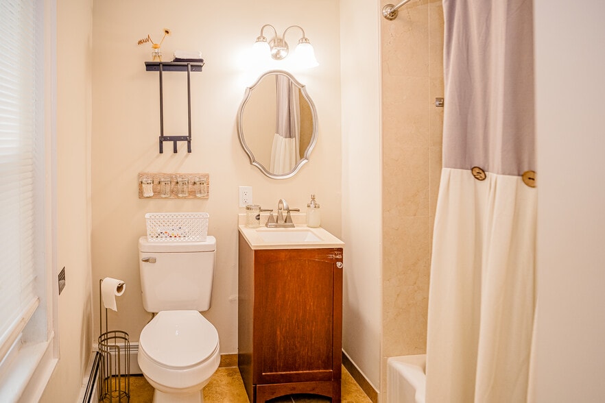 More Photos Of 2735 PA-390, Canadensis Hospitality For Sale