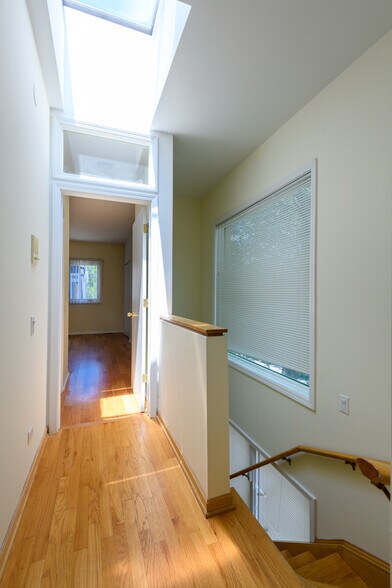 More Photos Of 1500 W Altgeld St, Chicago Apartments For Sale