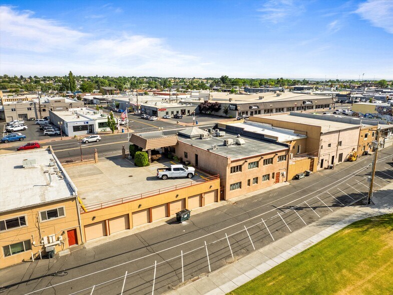 More Photos Of 100 E Broadway Ave, Moses Lake Office For Sale