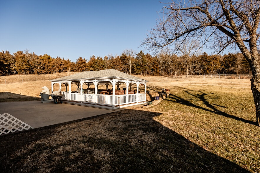 More Photos Of 12344 Kennel Dr, Junction City Specialty For Sale
