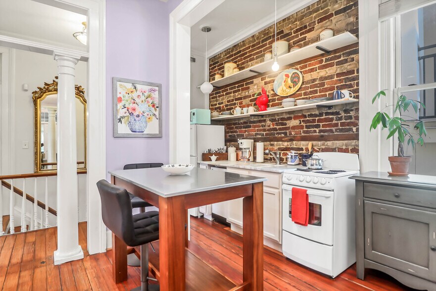 More Photos Of 78 Society St, Charleston Specialty For Sale