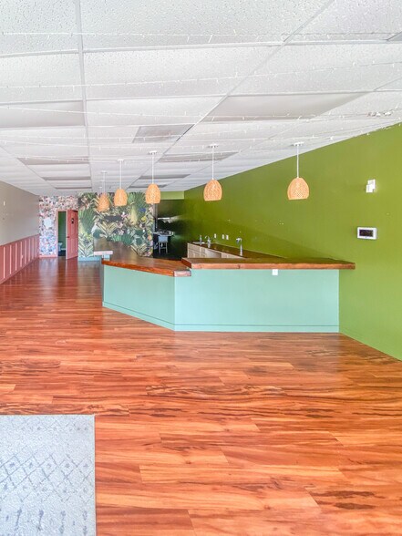 More Photos Of 7407-7421 Manatee Ave W, Bradenton Unknown For Lease