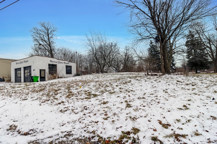 More Photos Of 358 N Rocky River Dr, Berea Light Manufacturing For Sale