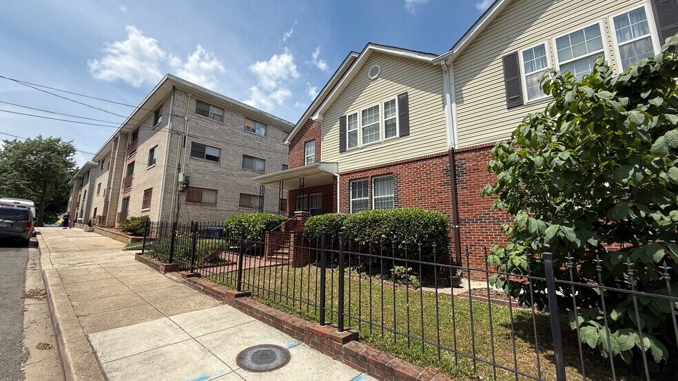 More Photos Of 5212 Astor Pl SE, Washington Assisted Living For Lease