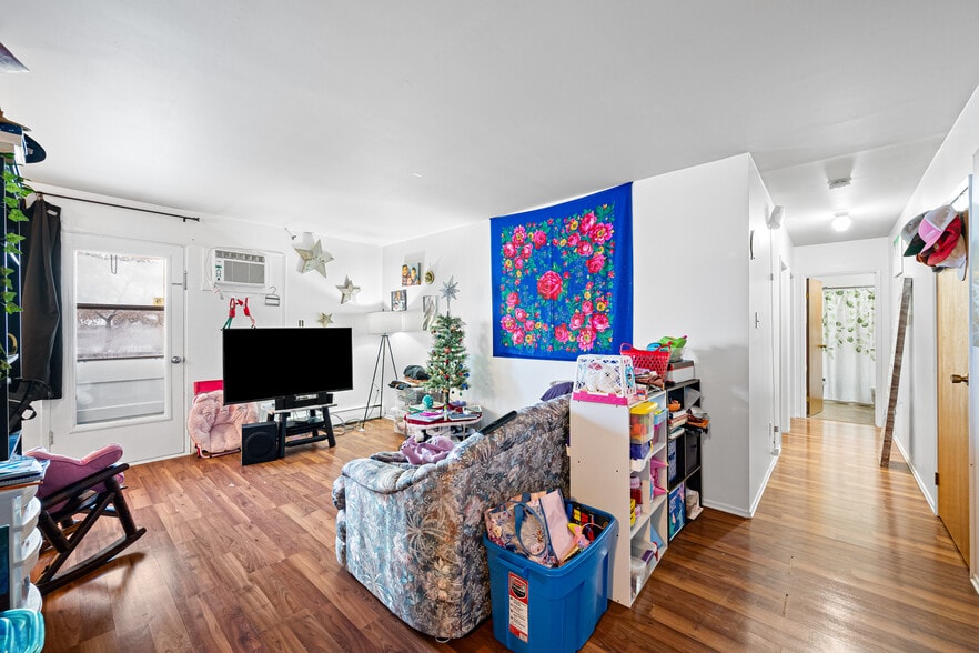 More Photos Of 4504 56A Av, Lloydminster Apartments For Sale