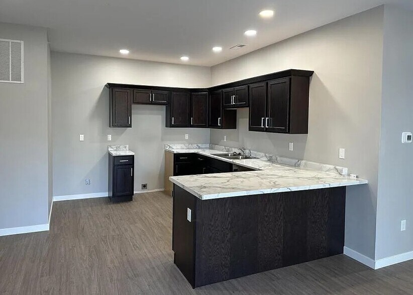 More Photos Of 605 E 1st St, Monticello Apartments For Sale