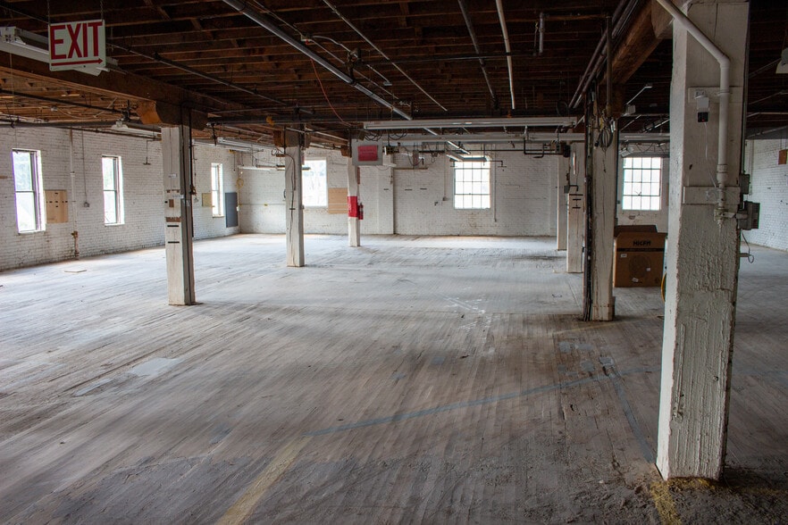 More Photos Of 1224 Mill St, Jasper Manufacturing For Lease