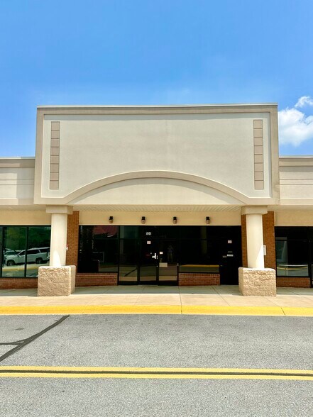 More Photos Of 505-601 Jermor Ln, Westminster Unknown For Lease