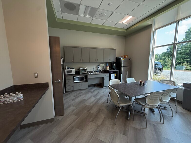 More Photos Of 885 Summit Crossing Pl, Gastonia Office For Sale