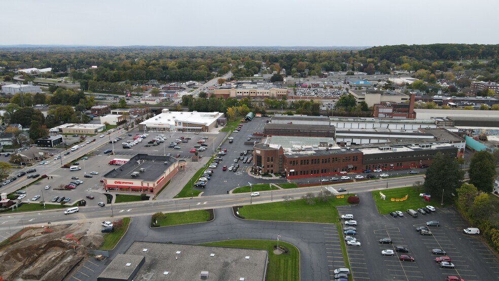 More Photos Of 595 Blossom Rd, Rochester Light Manufacturing For Lease