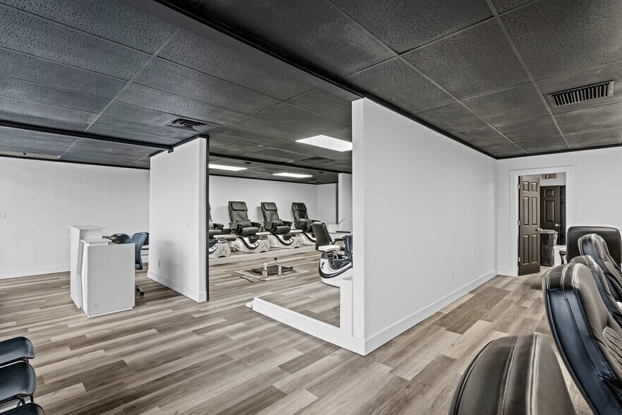 More Photos Of 1774 S Grant Ave, Springfield General Retail For Sale