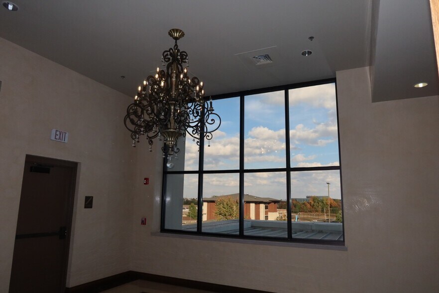 More Photos Of 1801 W 32nd St, Joplin Unknown For Lease