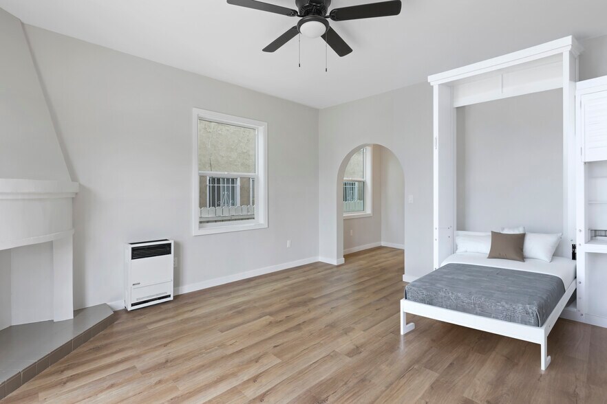 More Photos Of 1827 E 4th St, Long Beach Apartments For Sale