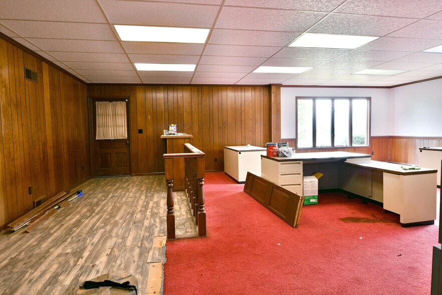 More Photos Of 696 Valley View Dr, Brookfield Office For Sale