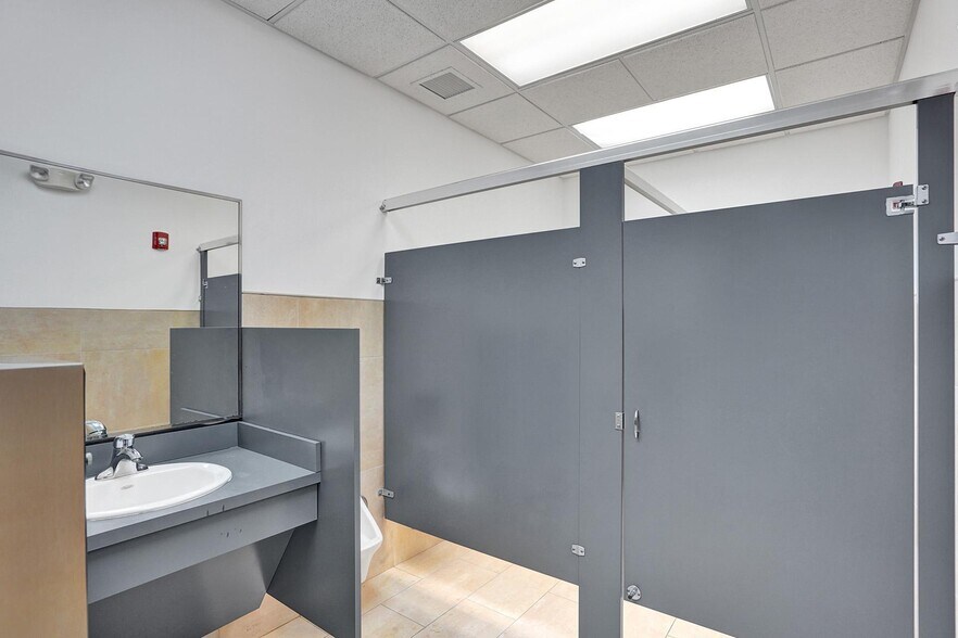 More Photos Of 15620 SW 29th St, Miramar Medical For Sale