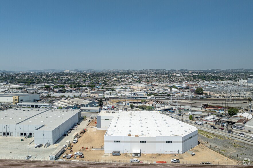 More Photos Of 3270 E Washington Blvd, Los Angeles Warehouse For Sale