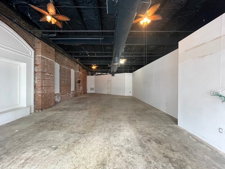 More Photos Of 507-511 23rd St, Galveston Storefront Retail Residential For Lease