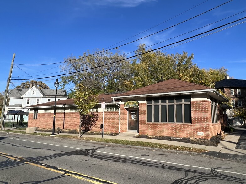 Primary Photo Of 924 Jefferson Ave, Rochester Office For Sale