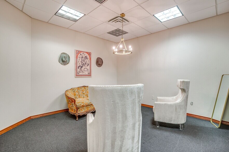 More Photos Of 914 N Sylvania Ave, Fort Worth Medical For Lease