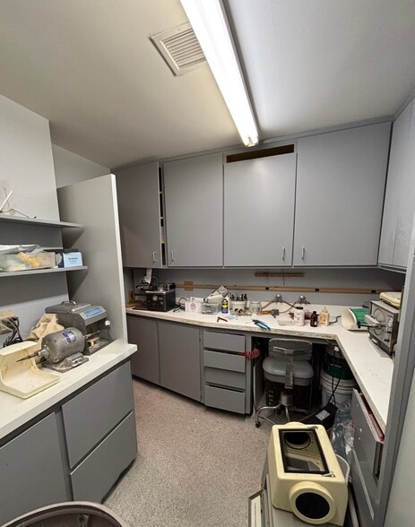 More Photos Of 1975 Royal Ave, Simi Valley Office For Sale