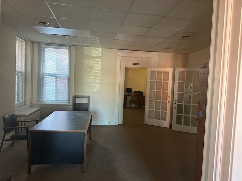 More Photos Of 2111 W Main St, Richmond Office For Lease