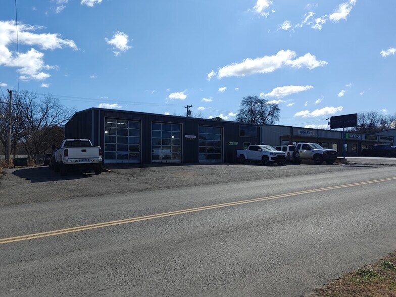 More Photos Of 2113 Mahaney Ave, Tahlequah Service Station For Sale