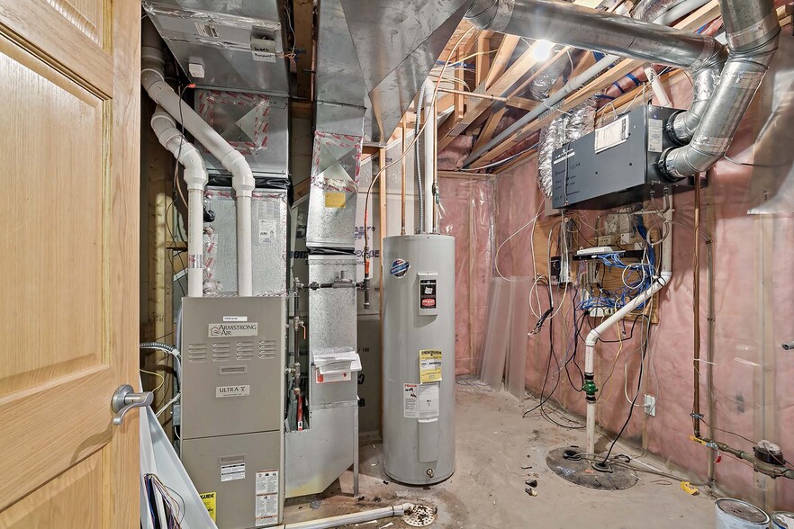 More Photos Of 2560-2568 Rice St, Saint Paul Office For Sale