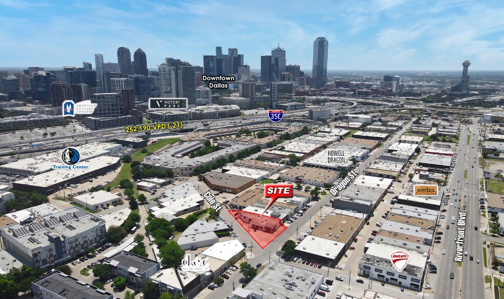 More Photos Of 1330 Dragon St, Dallas Showroom For Lease