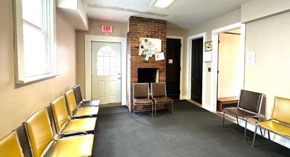 More Photos Of 40 E Genesee St, Auburn Storefront Retail Residential For Lease