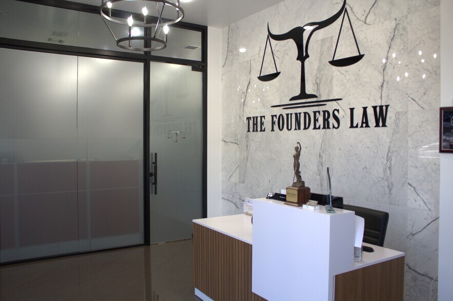 More Photos Of 7701 NW 103rd St, Hialeah Storefront Retail Office For Lease