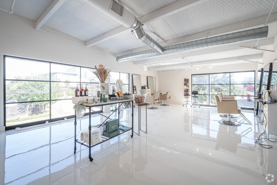More Photos Of 3330 Audley St, Houston Storefront Retail Office For Sale