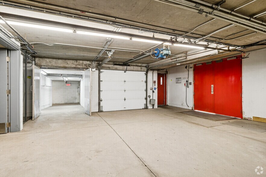More Photos Of 7100 Rue Jean-Talon E, Montréal Office For Lease