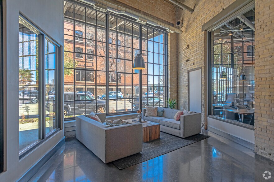 More Photos Of 2410 University Ave W, Saint Paul Apartments For Lease