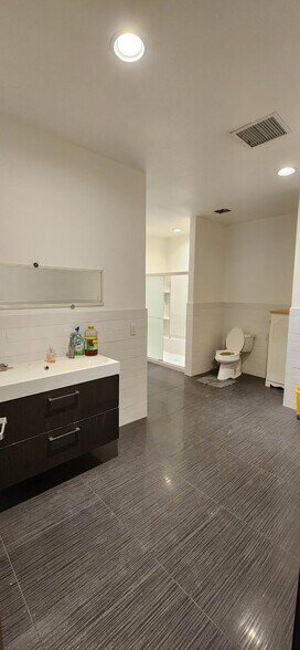 More Photos Of 1709 Stocker St, North Las Vegas Warehouse For Lease