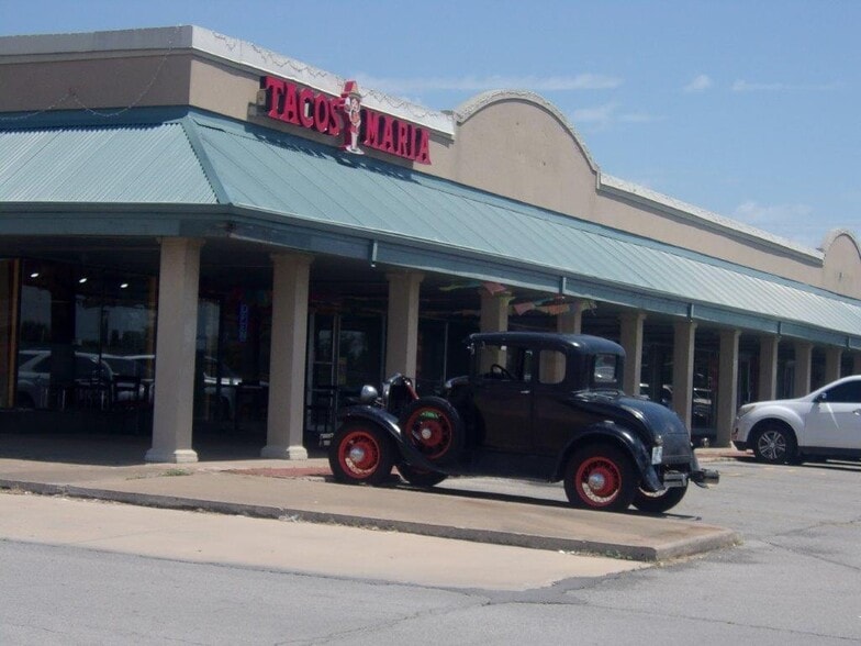 More Photos Of 3830 Frank Phillips Blvd, Bartlesville Unknown For Lease