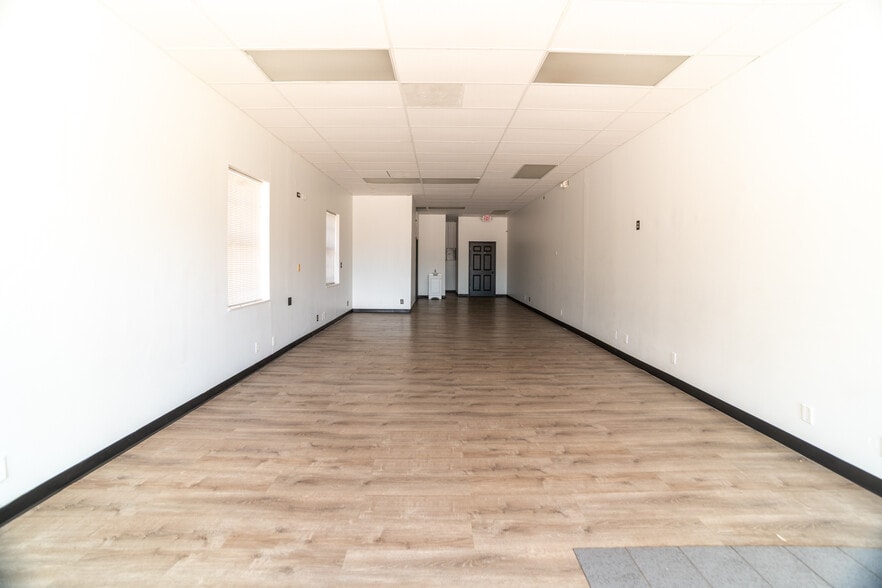 More Photos Of 3801-3837 Vaile Ave, Florissant General Retail For Lease