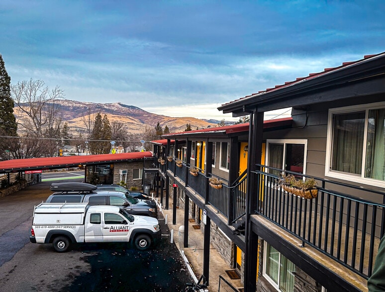 More Photos Of 1450 Ashland St, Ashland Hotel For Sale