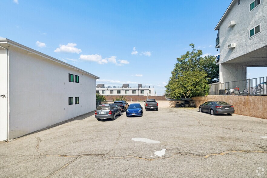 More Photos Of 7323 Valmont St, Tujunga Apartments For Sale