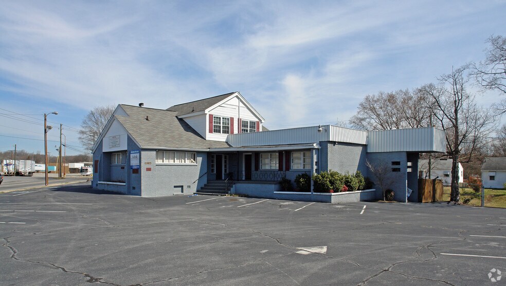 More Photos Of 4004 Holston Dr, Knoxville Funeral Home For Sale