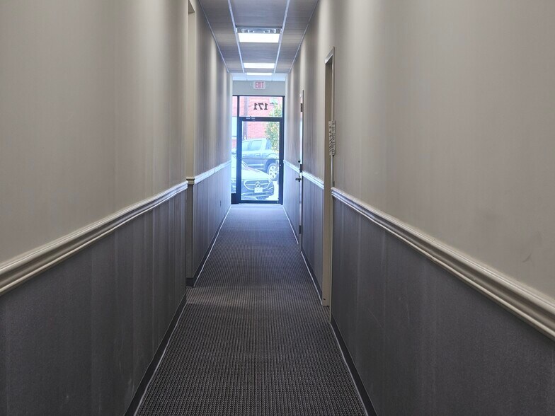 More Photos Of 171 S Wellwood Ave, Lindenhurst Storefront For Lease