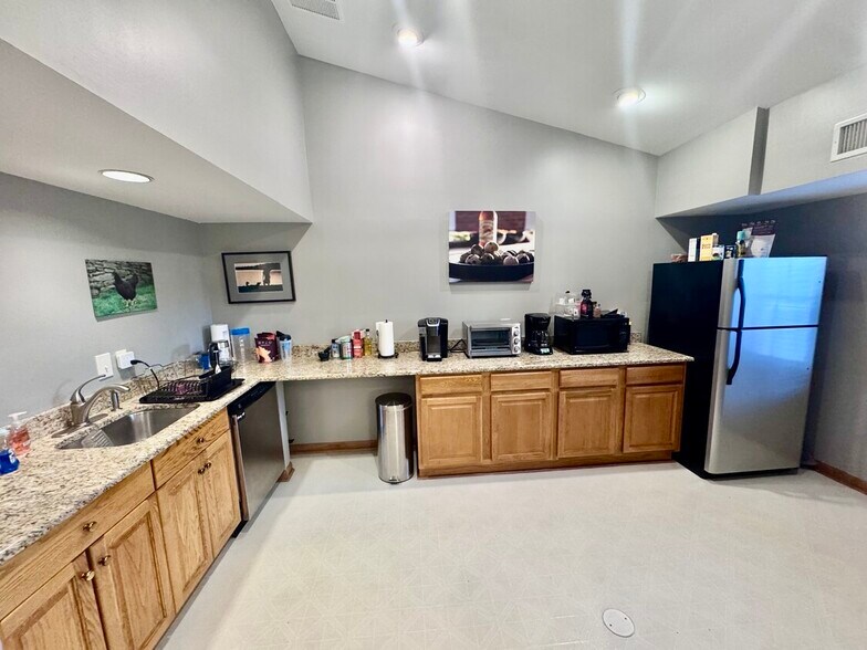 More Photos Of 10134 Colvin Run Rd, Great Falls Medical For Lease