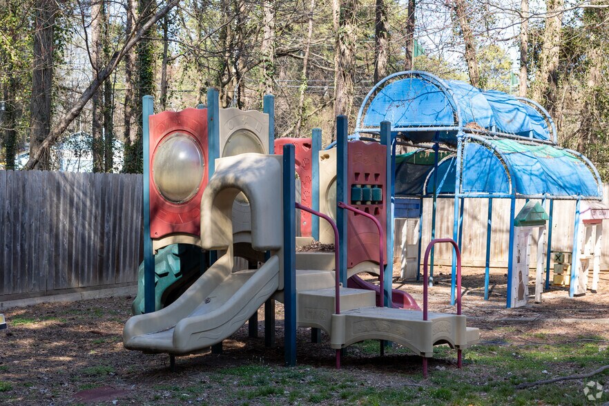 More Photos Of 9330 Nesbit Ferry Rd, Alpharetta Daycare Center For Lease