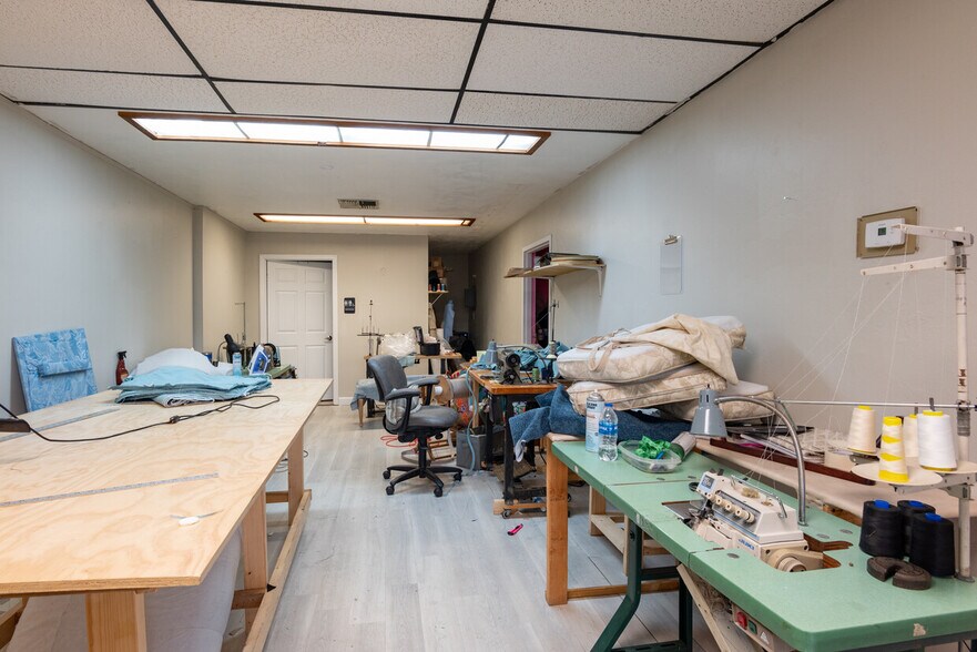 More Photos Of 2150 Collier Ave, Fort Myers Storefront Retail Office For Lease