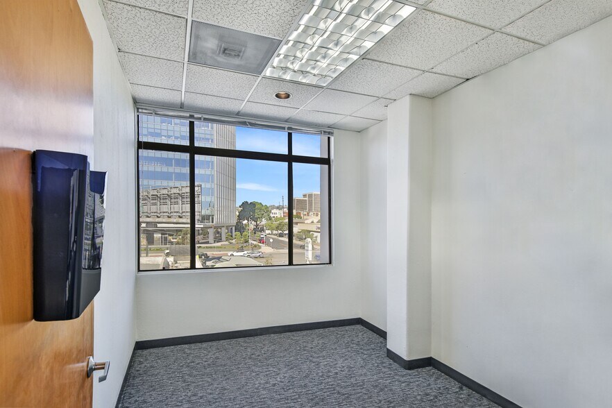 More Photos Of 2211 Corinth Ave, Los Angeles Medical For Sale